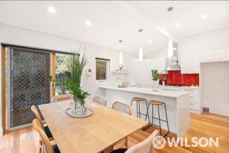 Renovated Art Deco - 9 MONTH LEASE PREFERRED - Photo 3