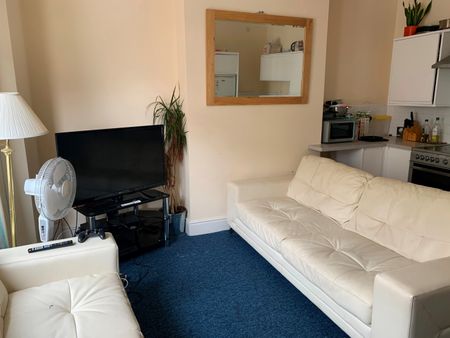 7 Bed Semi-Detached House, Islington Road, BS3 - Photo 3