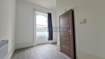 1 bedroom ground floor flat to rent - Photo 4