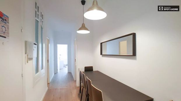 Room in a shared 7-bedroom apartment for rent in la Nova Esquerra de l'Eixample - Foto 1