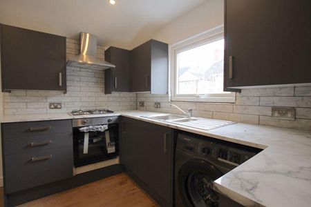 4 bedroom apartment to rent - Photo 3