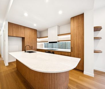 Contemporary Coastal Luxury with Private Pool - Unfurnished - Photo 4