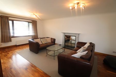 4 bedroom detached house to rent - Photo 2