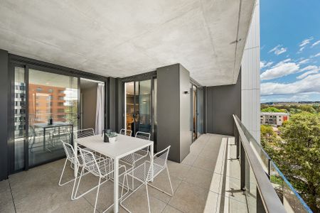 Sunlit Spaces and Scenic Views - Photo 3