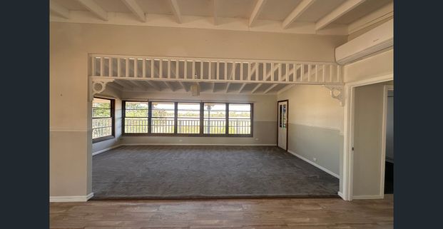 4 x 2 Farmhouse - Photo 1