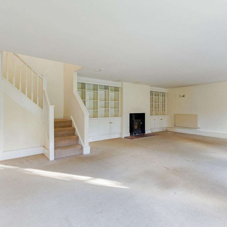 Grade II* listed 4 bedroom stable conversion set in a rural location with wrap around garden, parking and storage. - Photo 1