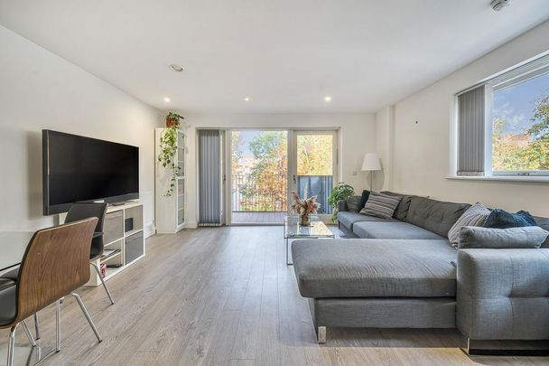 2 bedroom flat to rent - Photo 1