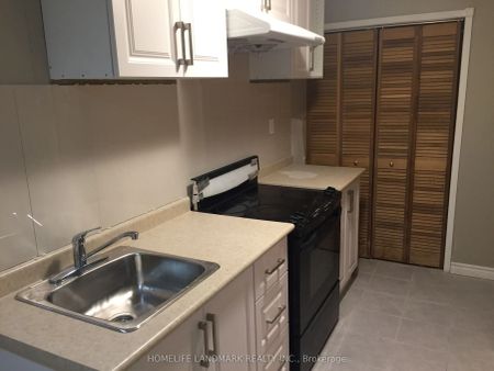 2770 Quill Crescent #Lower - Photo 2