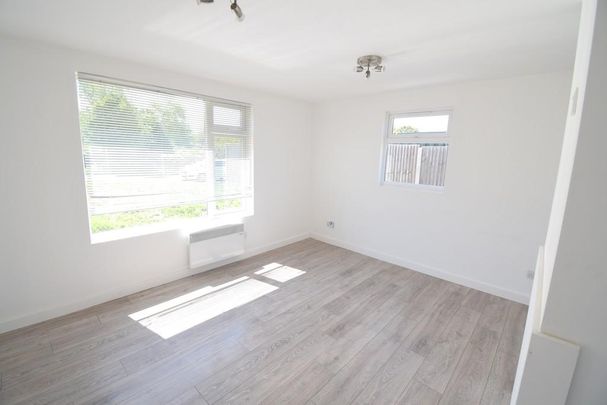 2 bedroom detached bungalow to rent - Photo 1