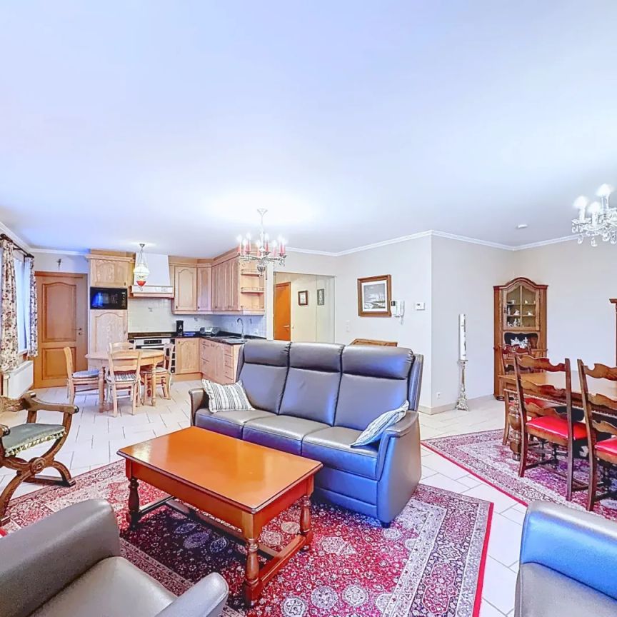 Centraal gelegen en ruim appartement - Photo 1