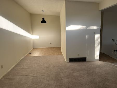 1 - 7536 Hunterview Drive Northwest, Calgary - Photo 4