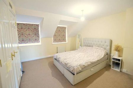 Broomfield Gate, Slough, SL2 - Photo 2