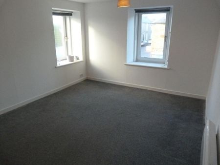 3 bedroom flat to rent - Photo 2