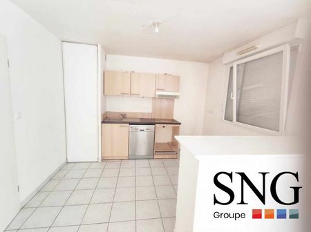 T3 AVEC GRANDE TERRASSE ET PARKING - Photo 3