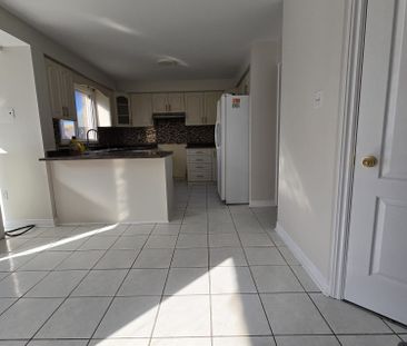 For Lease - 135 Moffatt Avenue, Brampton, Ontario - Photo 5