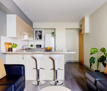 Basic En-suite Single - Photo 2