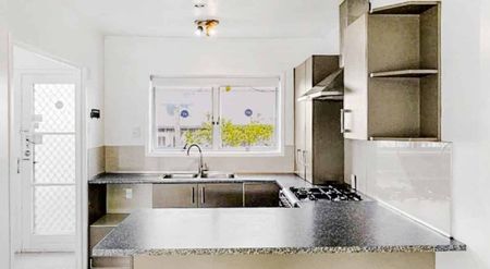 2 bedroom home for Rent in Papatoetoe! - Photo 2