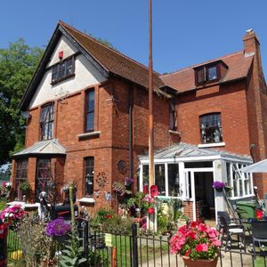 6 bedroom terraced house to rent - Photo 3