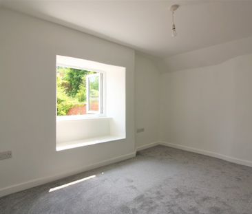 2 bed semi-detached house to rent in High Street, Crediton - Photo 2