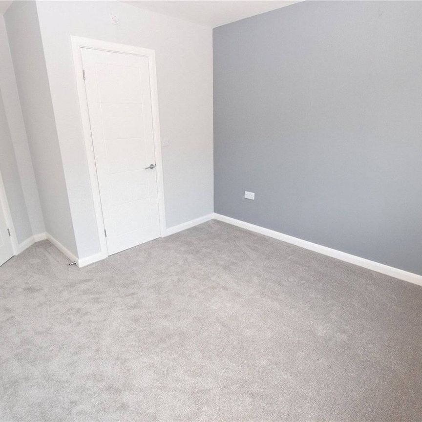 3 Bed Semi-Detached House, Stonecliffe Drive, LS12 - Photo 1