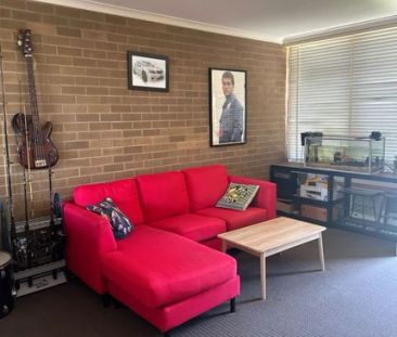 One Bedroom Flat - Ideal for a Single Professional, Couple, or Retiree - Photo 4