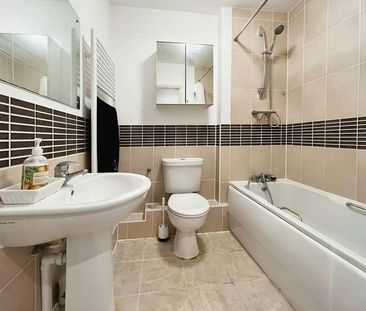 Bells Hill Green, Stoke Poges, SL2 - Photo 5