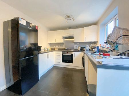 1 bedroom in a house share to rent - Photo 5