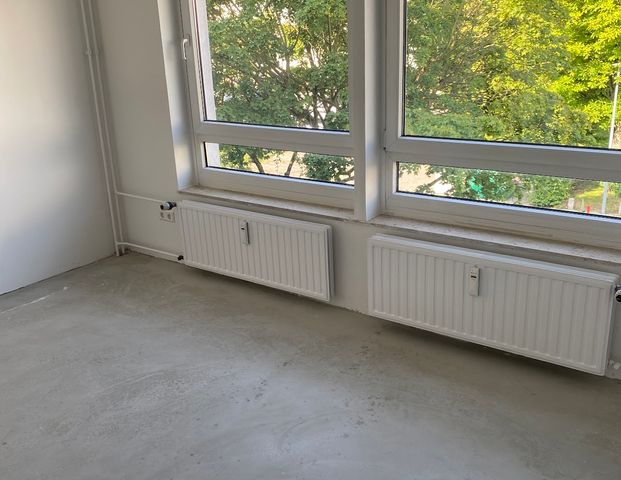 Großzügige 3-Zimmer-Wohnung mit zwei Loggien // 2.OG rechts - Photo 1