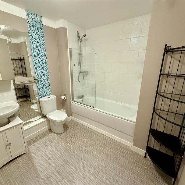 2 Bedroom Apartment To Let - Photo 1