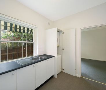Smartly Presented One-Bedroom Apartment in Boutique Security Block - Photo 5