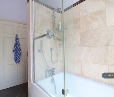 1 bedroom in a flat share to rent - Photo 4