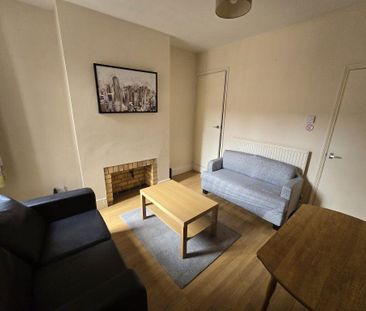 3 bedroom terraced house to rent - Photo 2