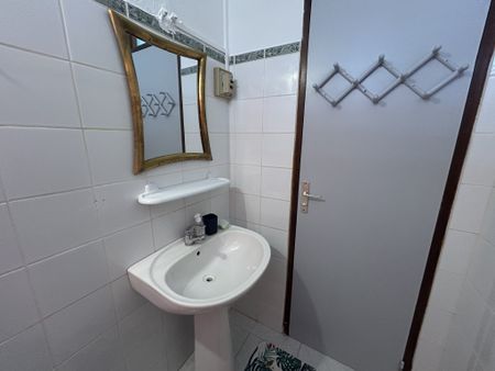 Location Appartement 2 pièces 33m² LES ABYMES 97139 - Photo 2