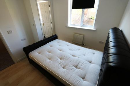 3 bedroom semi-detached house to rent - Photo 4