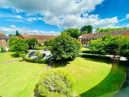 2 bed apartment to rent in Gras Lawn, Exeter, EX2 - Photo 2