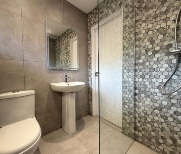 Mytchett Road, Mytchett, Camberley, Surrey, GU16 - Photo 5