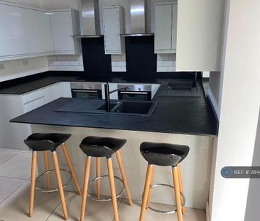 1 bedroom in a house share to rent - Photo 4