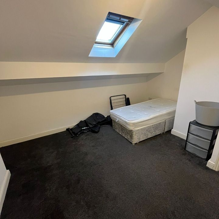 Room in a Shared House, Recreation View, LS11 - Photo 1