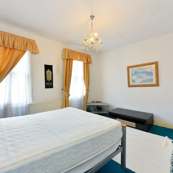 1 bedroom in a house share to rent - Photo 2