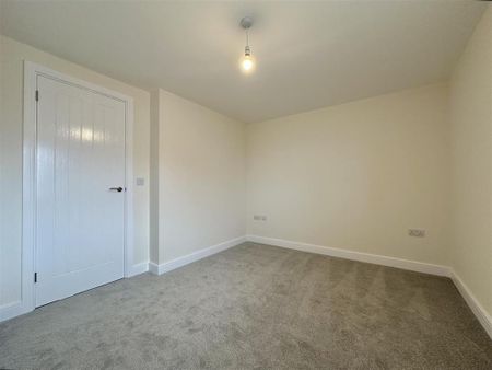 2 bedroom semi-detached house to rent - Photo 5