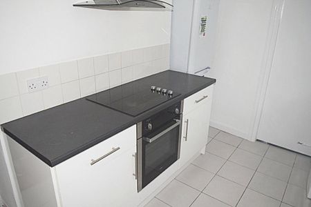 5 bedroom terraced house to rent - Photo 4