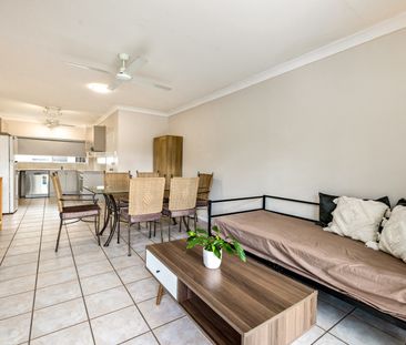 Stylish Furnished 2-Bedroom Apartment on the City Fringe - Photo 2