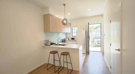 Modern 3 Bedroom Townhouse in Fairview Heights - Photo 3