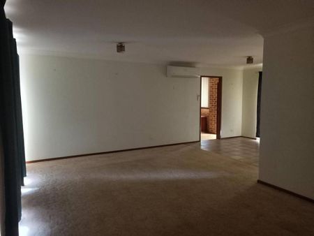 Three bedroom house - Photo 3