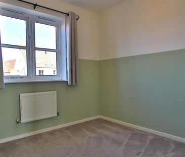 3 bedroom end of terrace house to rent - Photo 4