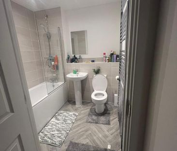 1 bedroom in a house share to rent - Photo 4