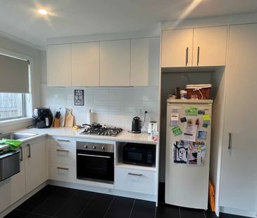 Sunny 2 bedroom for rent!! - Photo 4