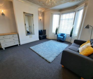 Quiet, modern and clean house share, close to town centre - Photo 5