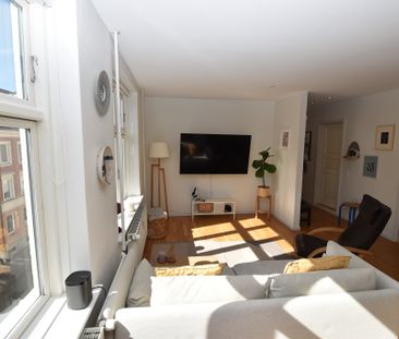 Indbydende lejlighed med lys og rummelighed i Aalborg - Foto 1