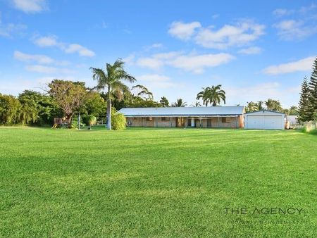 Exclusive Glenlee home with a shed - Photo 2